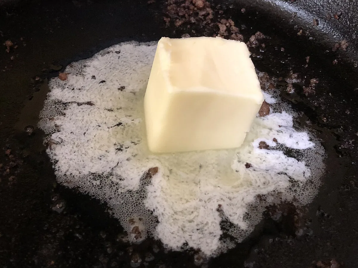 Makkhan se ghee banana degchi mein